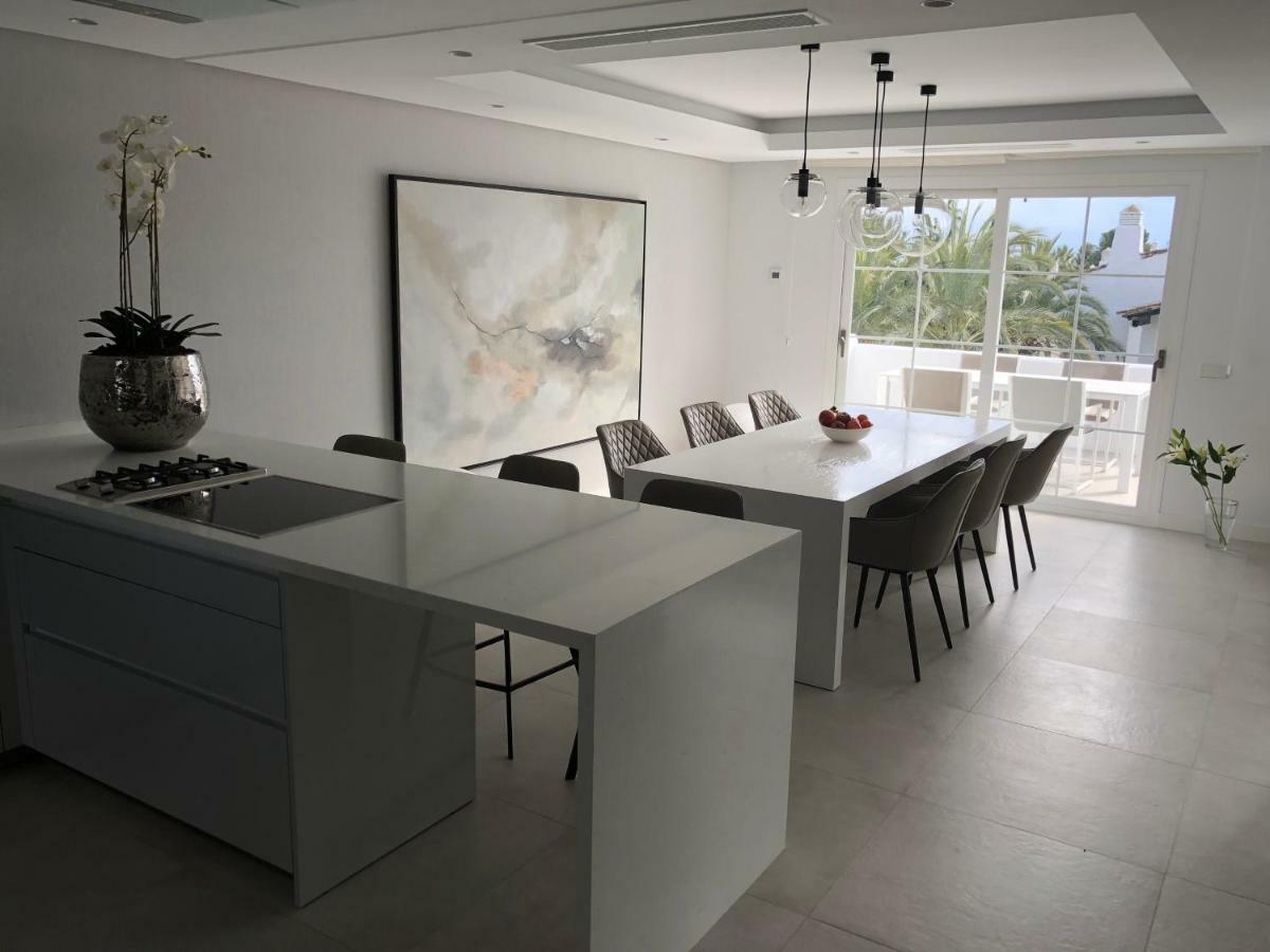 Modern Apartment Puente Romano Marbella Bagian luar foto