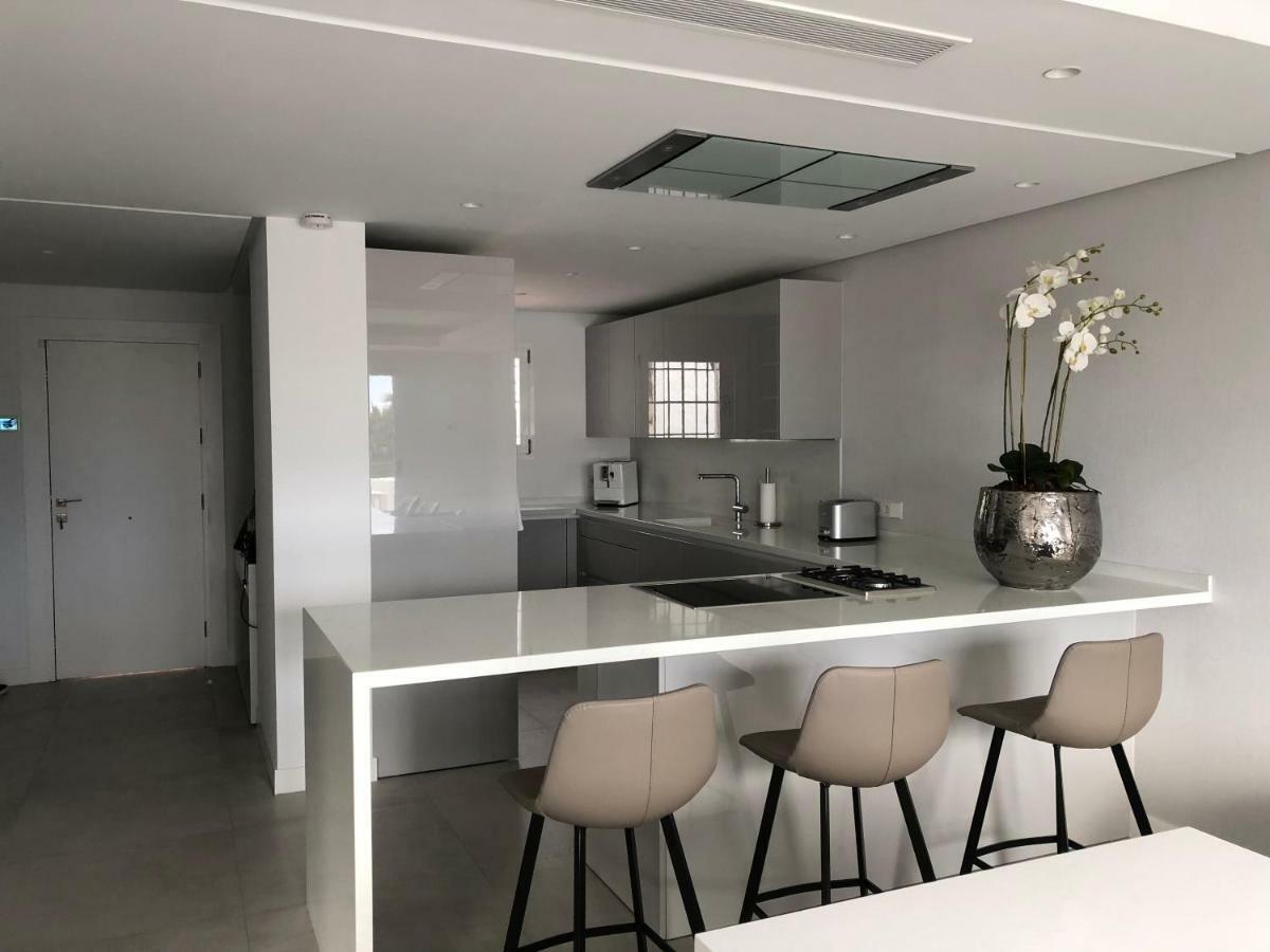 Modern Apartment Puente Romano Marbella Bagian luar foto