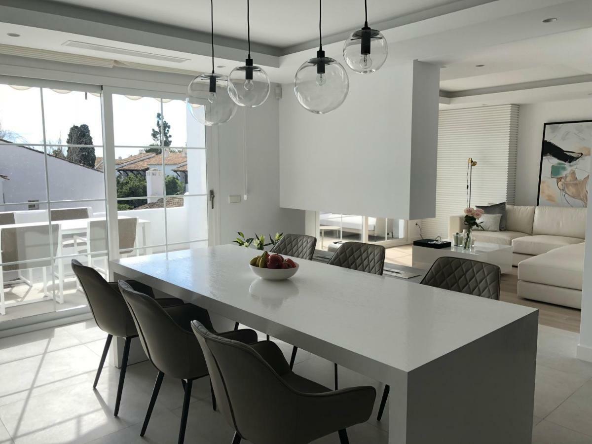 Modern Apartment Puente Romano Marbella Bagian luar foto