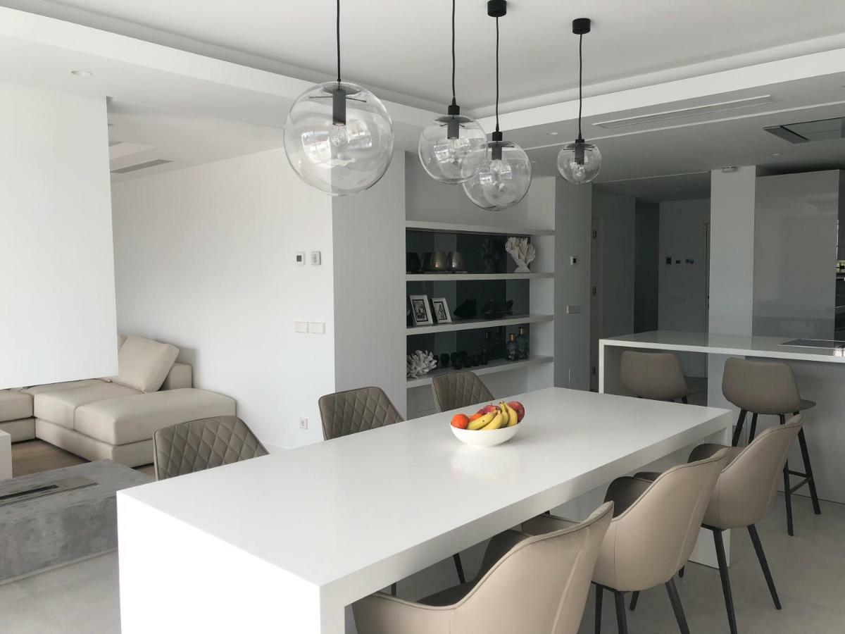 Modern Apartment Puente Romano Marbella Bagian luar foto