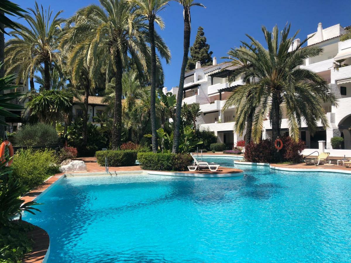 Modern Apartment Puente Romano Marbella Bagian luar foto