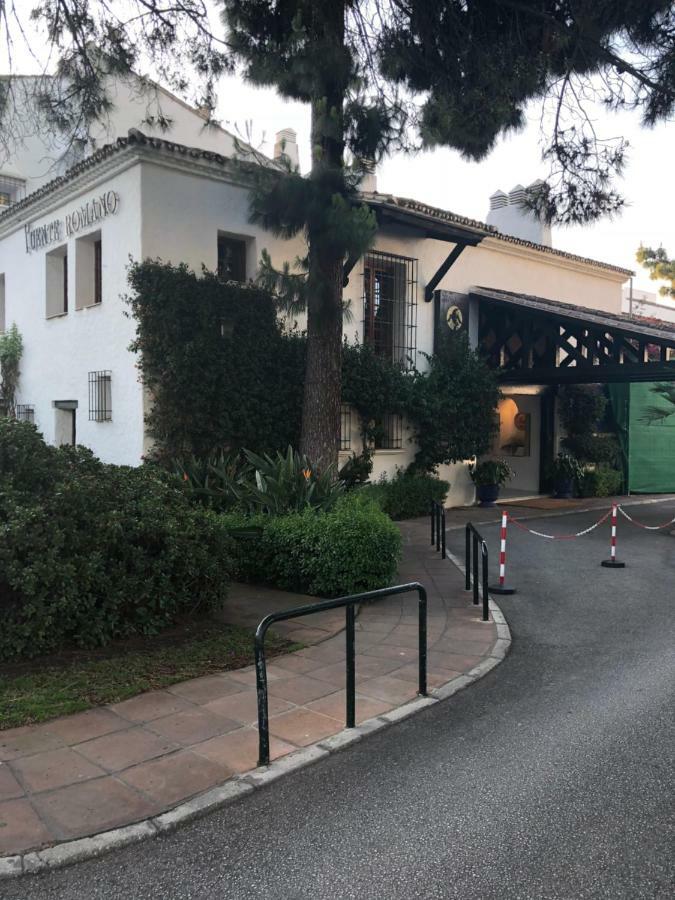 Modern Apartment Puente Romano Marbella Bagian luar foto